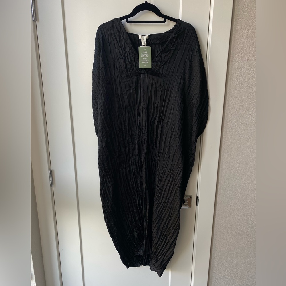 H&M Black Crinkled Dress